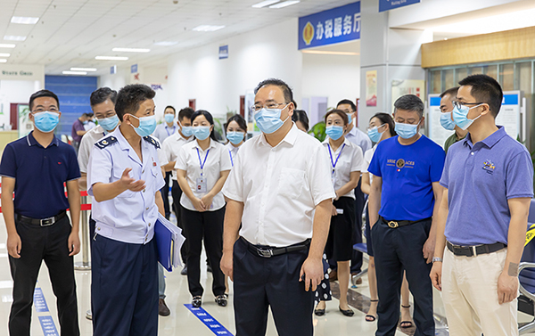 自贡市大安区委书记彭长林调研经济稳增长工作