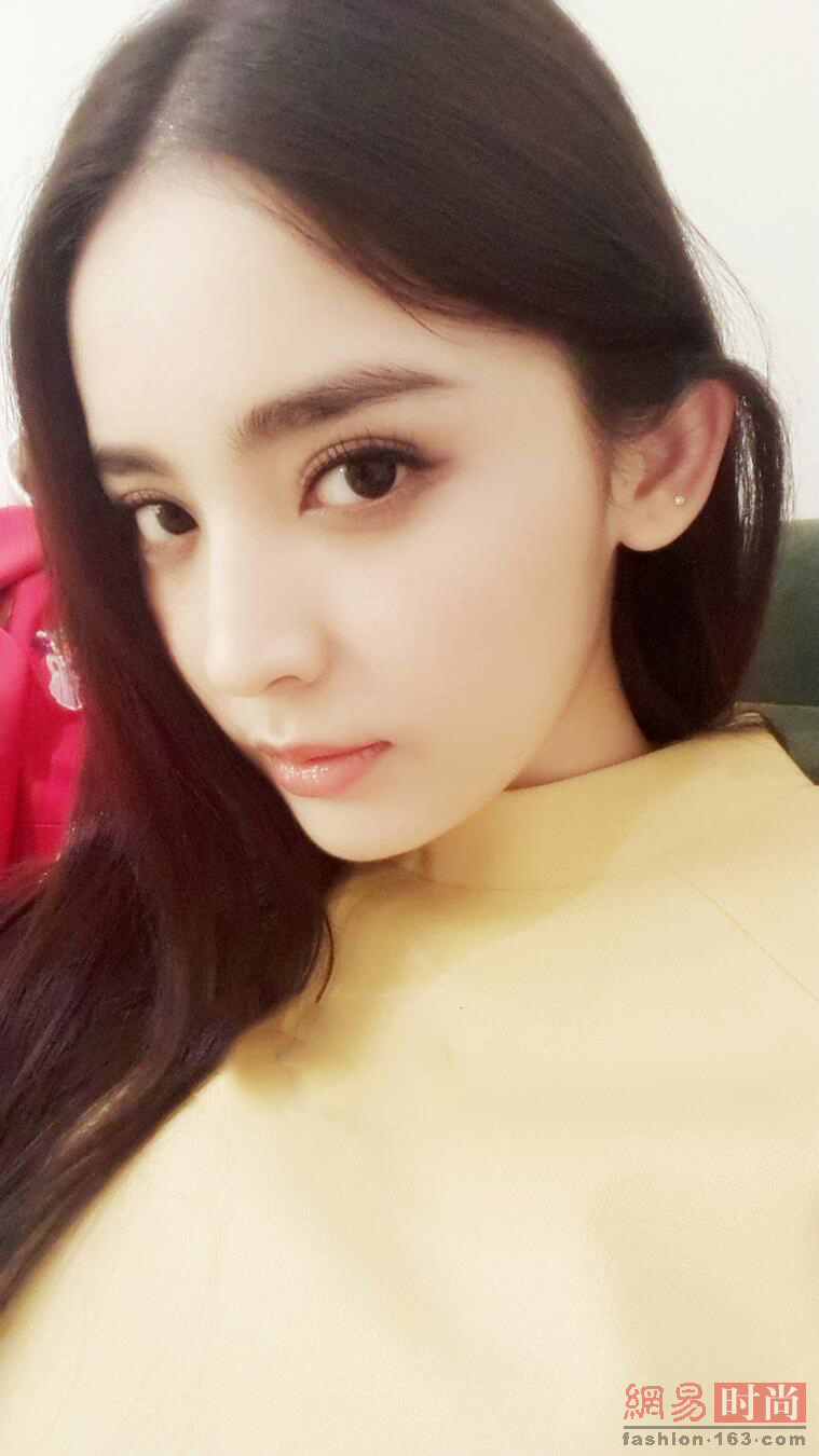 古力娜扎早期自拍又美又萌 还是胖点好