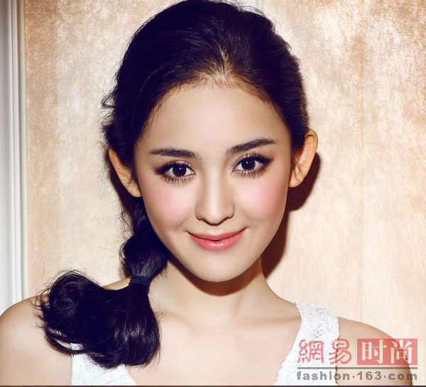 古力娜扎早期自拍又美又萌 还是胖点好(组图)