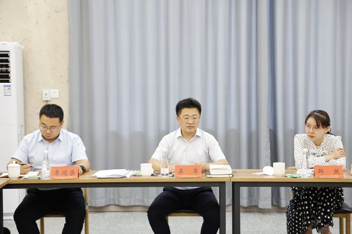 邱然指出,开展"知青与遂宁沼气"课题研究既是贯彻落实省第十二次