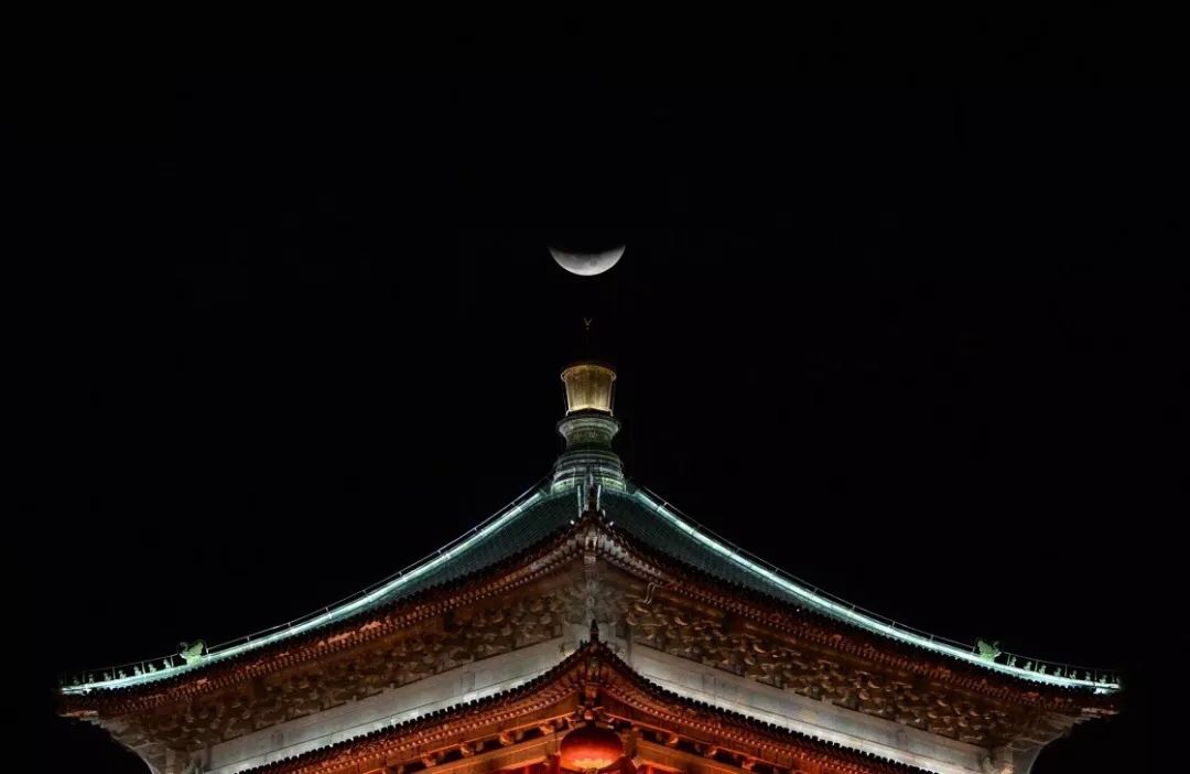 陕西省西安市钟楼拍摄的月亮_fororder_IMG_8068.JPG