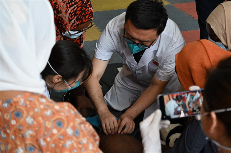 陕西省第37批援苏丹中国医疗队在喀土穆迈古玛孤儿院举行爱心捐赠及义诊活动_fororder_图片6