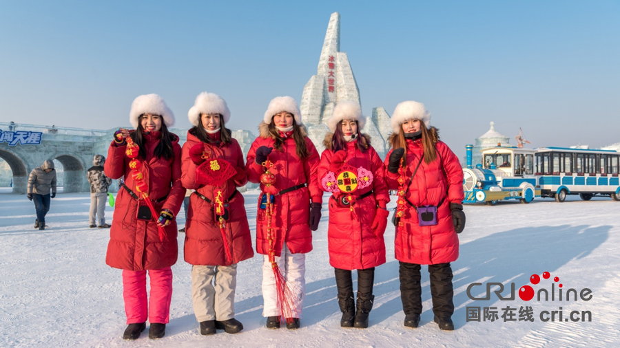 【媒体走基层 图片报道】严寒中的坚守 “冰雪英雄”铸就春晚视觉盛宴