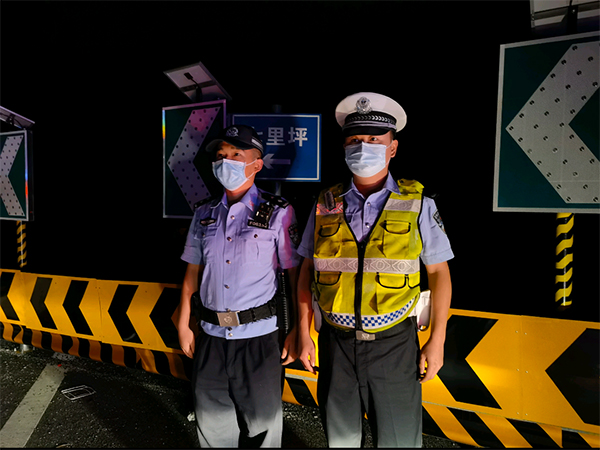 眉山公安：举全警之力 下最大决心 坚决打赢疫情防控阻击战_fororder_眉山公安民警在疫区工作-供图-眉山市公安局（2）