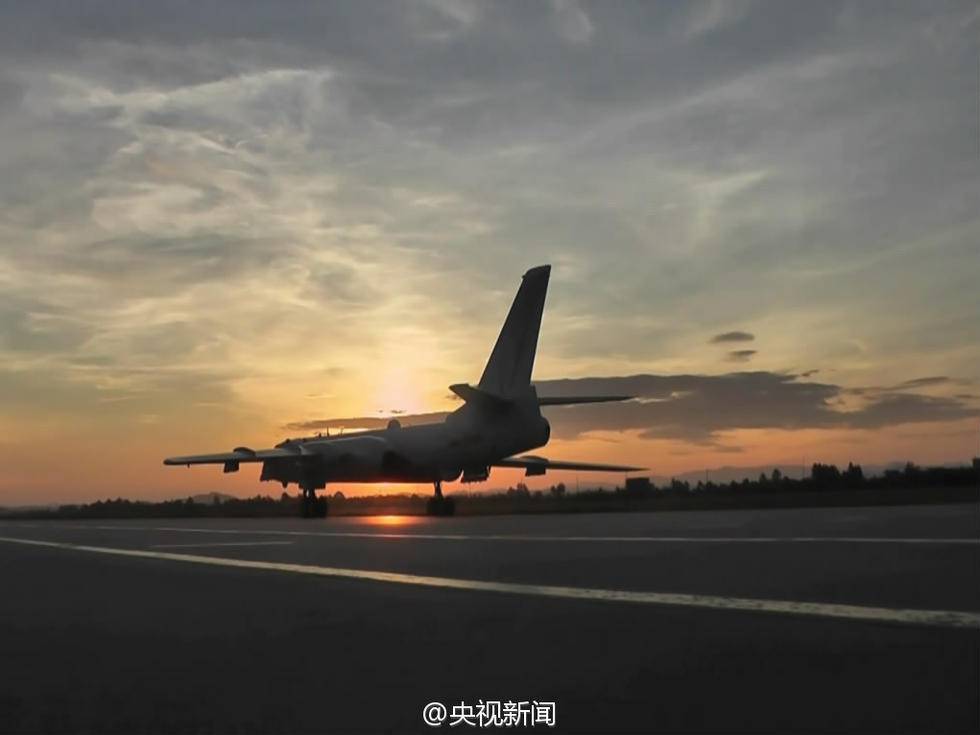 中国空军航空兵赴南海常态化战斗巡航(组图)