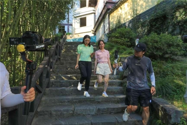 久仰大名天柱山 “周群带你游潜山”完美开播