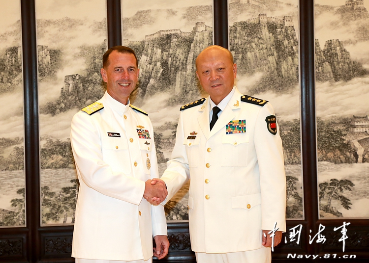 吴胜利会见美国海军作战部长 就南海问题深入交换意见
