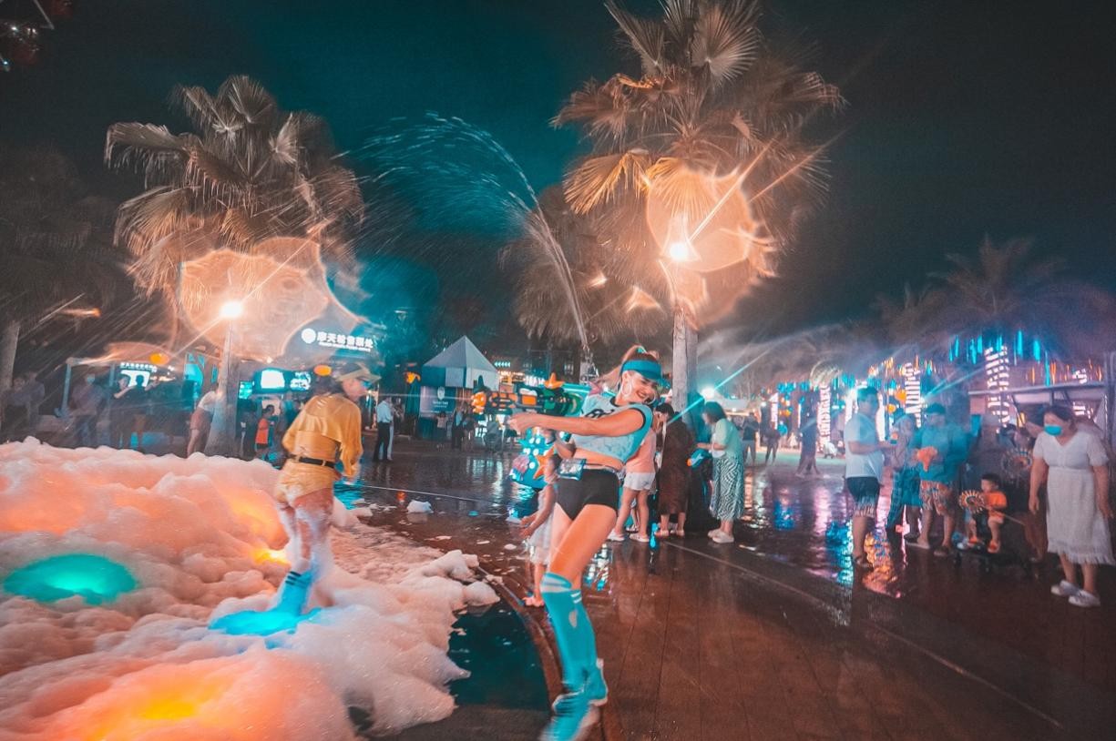消暑自由！ 三亞海昌不夜城冰爽狂歡躥紅網絡