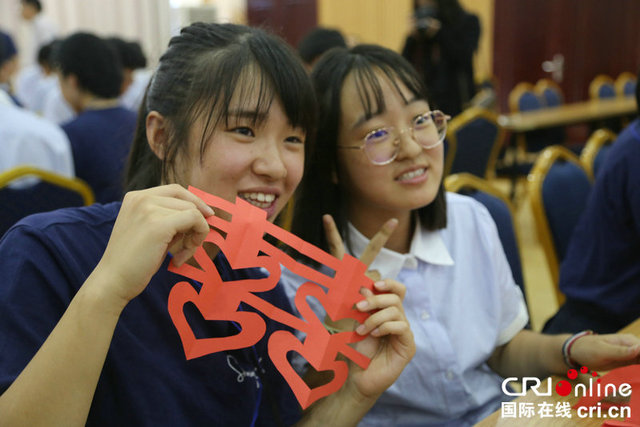 【河南原创】郑州中学传统文化“圈粉” 日本学生