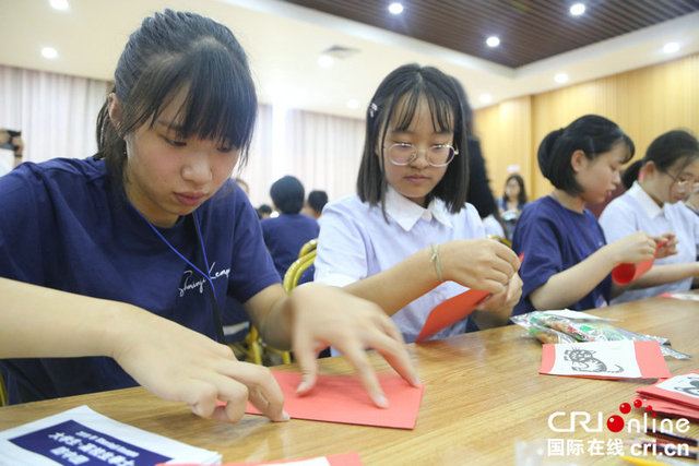 【河南原创】郑州中学传统文化“圈粉” 日本学生