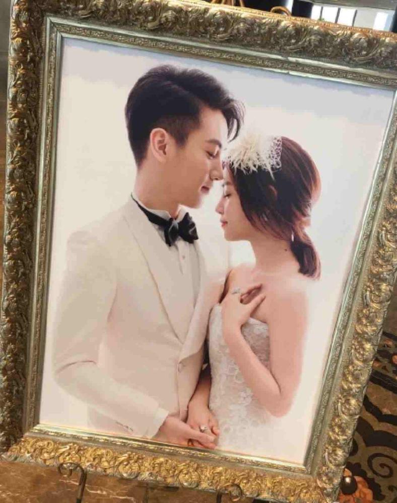 直击陈晓陈妍希婚礼现场 穿中式礼服甜蜜相依_大成网_腾讯网