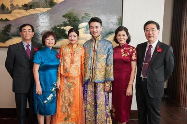 双陈婚礼迎亲仪式完成 陈晓过三关处罚“刑具”曝光