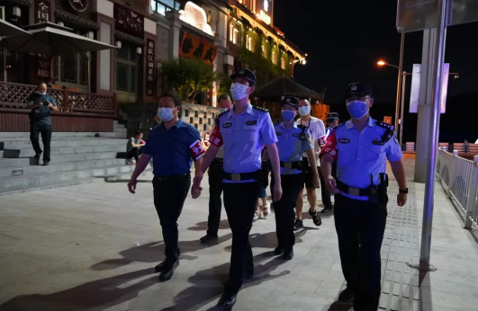 【原创】重庆巴南警方开展第二轮夏夜治安巡查宣防集中统一行动_fororder_微信图片_20220815150052