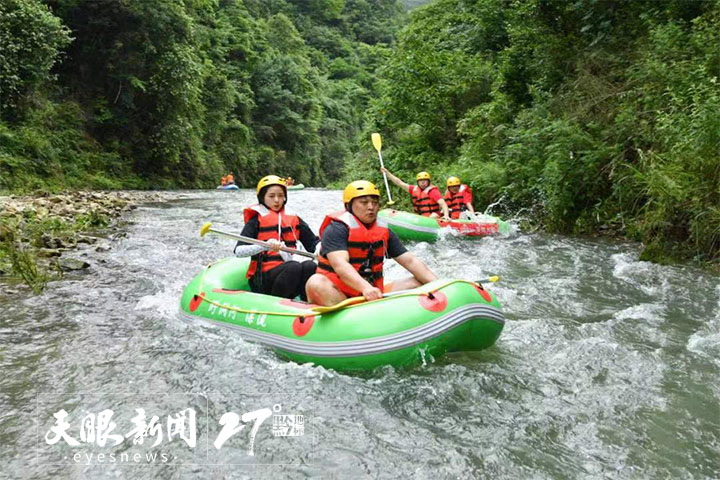 老景区盘活 黔东南黄平野洞河再现夏日好时光