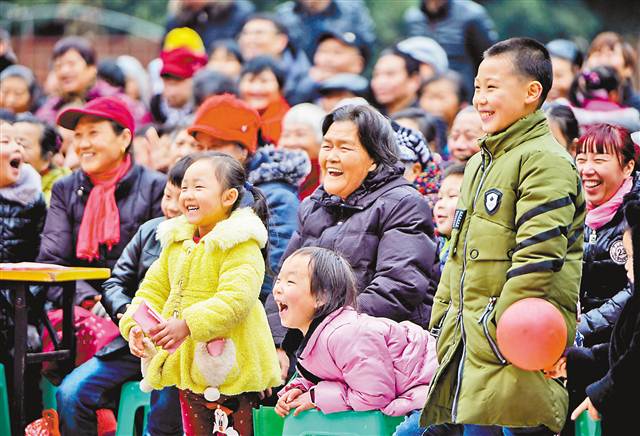 【焦點圖】“文藝輕騎兵”來到重慶南岸區峽口鎮