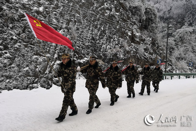 【焦点图】广西桂林：18支抗冰救灾党员先锋队一线保平安