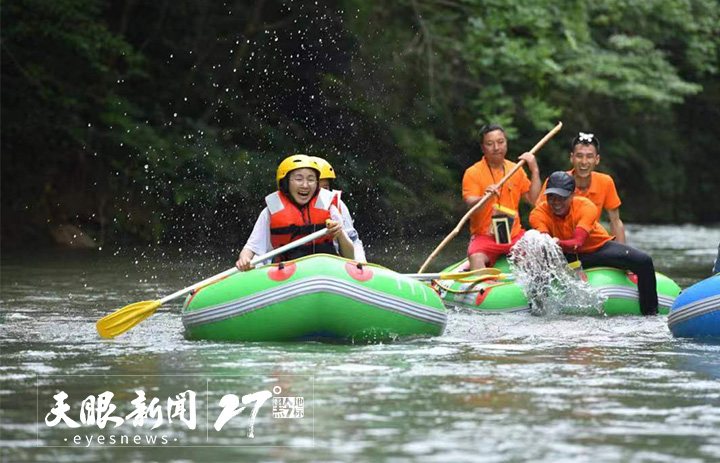 老景区盘活 黔东南黄平野洞河再现夏日好时光