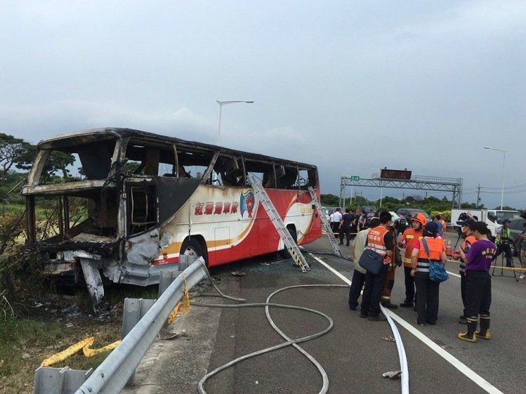 台灣檢方：無法破窗 多人陳屍遊覽車后座區