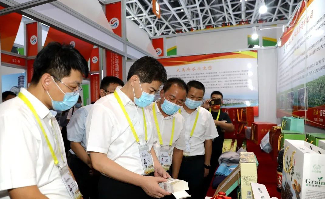 “府谷好产品”亮相 榆林府谷组团参加第六届丝博会_fororder_111