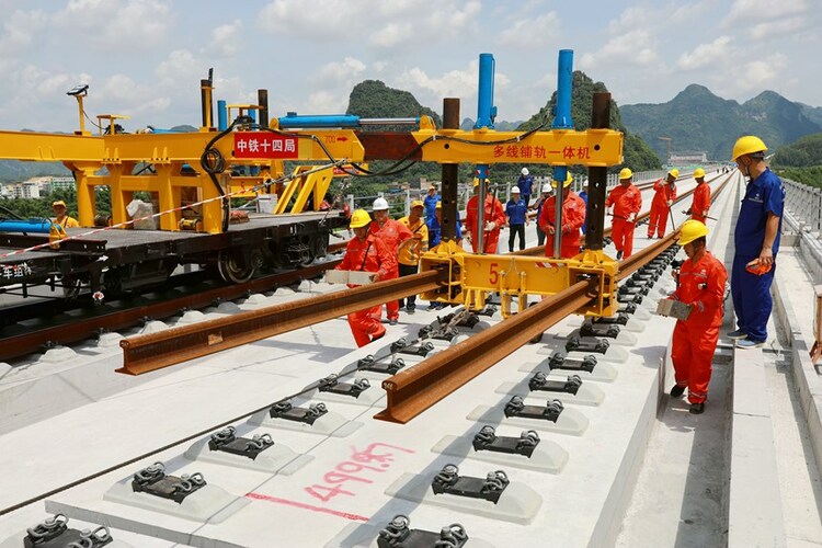 贵南高铁开始铺轨 全线预计2023年底开通运营