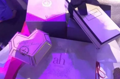 明星婚礼哪家强？伴手礼PK也是重要的一场戏_娱乐_腾讯网