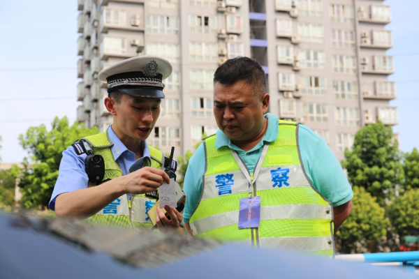 【原创】重庆市公安局警风监督员走进执法一线_fororder_图片21(1)
