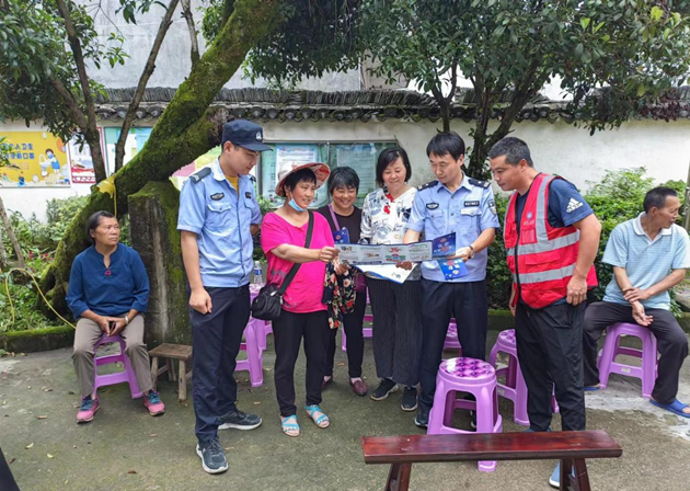 安徽歙县公安局：搭建“警民桥”共筑平安网_fororder_W020220727361873109753_副本