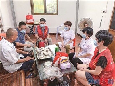 一抹志愿红 让爱放光彩 后溪镇卫生院志愿者陈旭真挚服务赢得社区居民点赞