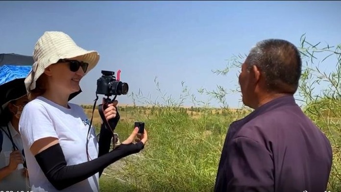 【2022打卡中国】沙漠治理哪家强？外国网红揭秘库布其沙漠特色治沙路（视频）