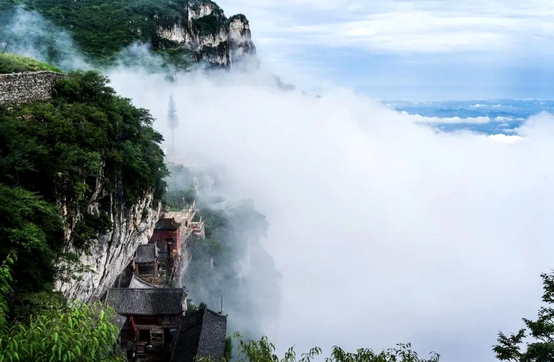 安阳林州：云海翻涌似仙境 雨后美景入画来