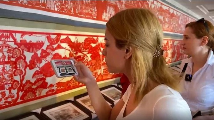 外国网红学剪纸 沉浸式体验中华传统文化（视频）