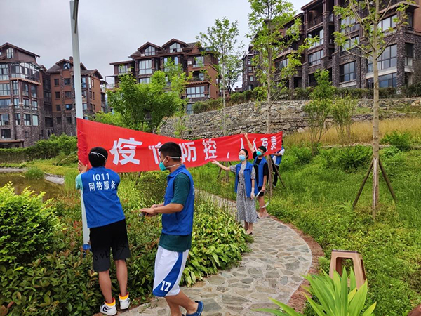 直击疫情防控现场｜眉山七里坪特别的“五颜六色”_fororder_“蓝色”的网格员-供图-洪雅县委宣传部