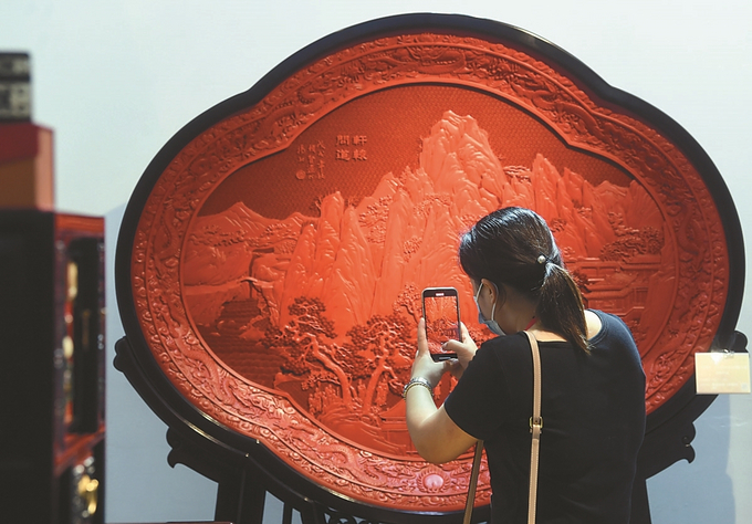 第二届中国工艺美术博览会开幕式在南京举行