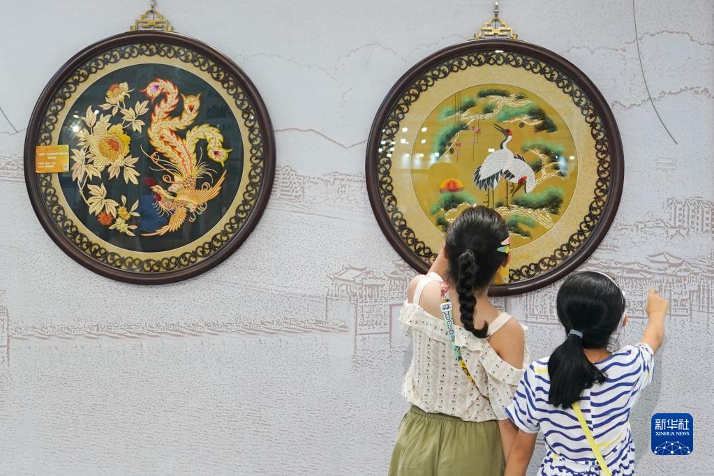 第二屆中國工藝美術博覽會在江蘇南京開幕