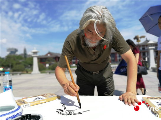 《歌唱祖国·一首歌一座城》西安站活动开启 现场市民游客深情告白祖国