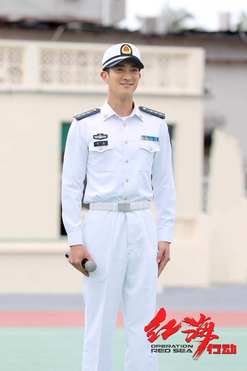 《红海行动》赴海军部队慰问 海军官兵检阅电影