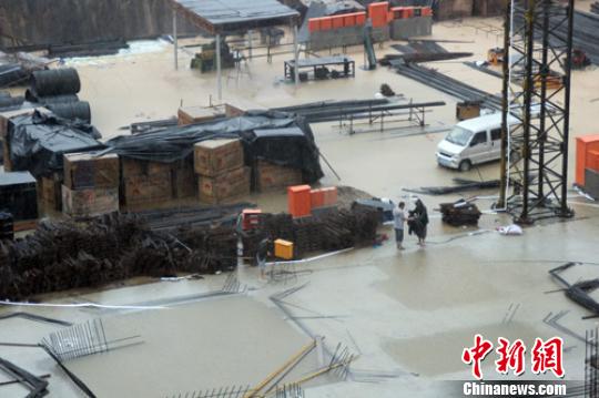 河北保定遭暴雨袭击 多县受灾1人死亡（图）