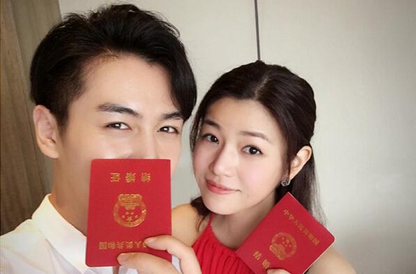 扯证+怀孕+大婚，陈妍希小笼包发型的蜕变之路