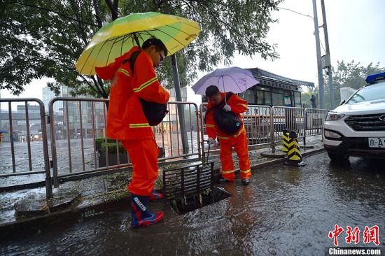 北京今年首次拉響暴雨橙色預警 3000余防汛人員出動