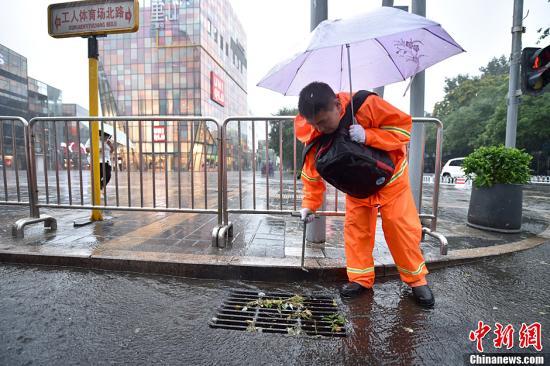 北京今年首次拉響暴雨橙色預警 3000余防汛人員出動