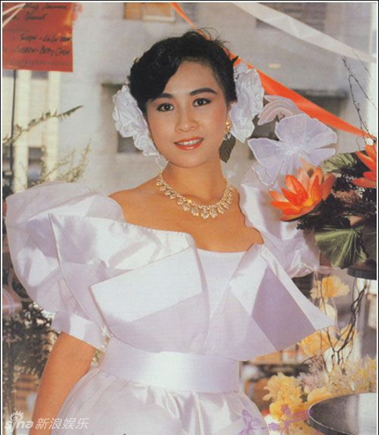 刘嘉玲青涩旧照曝光 美人气质彰显无遗(组图)
