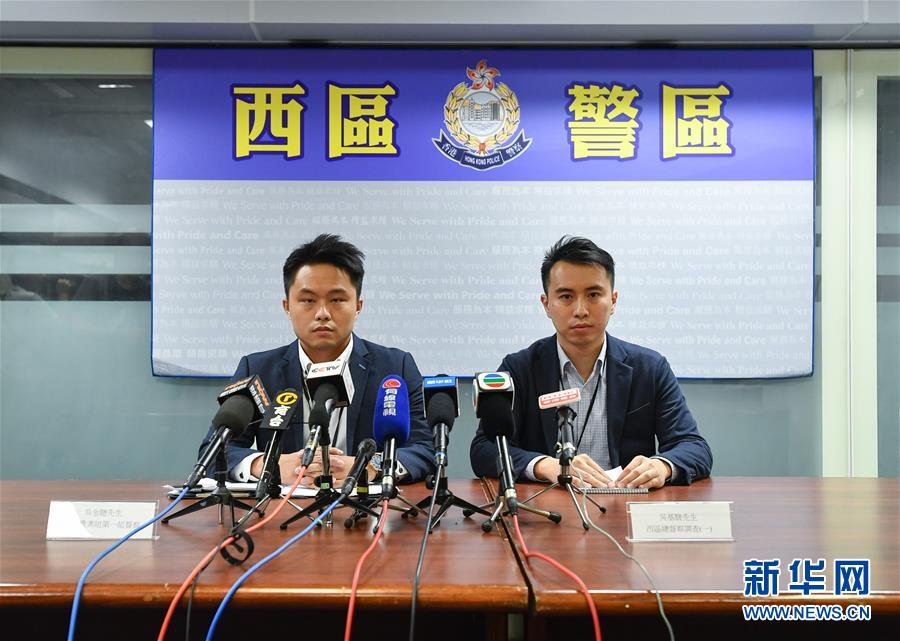 香港警方8月31日在港岛西区拘捕8人 涉嫌藏有攻击性武器