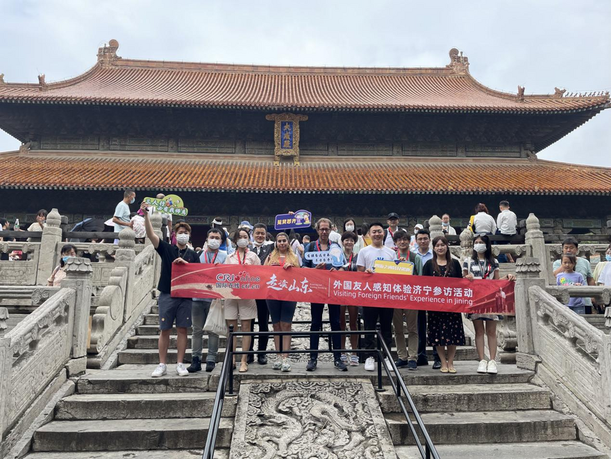 Participants of "Roaming and Reading Shandong" Visiting Foreign Friends' Experience in Jining Visit the Kong Family Mansion and Temple of Confucius_fororder_圖片1