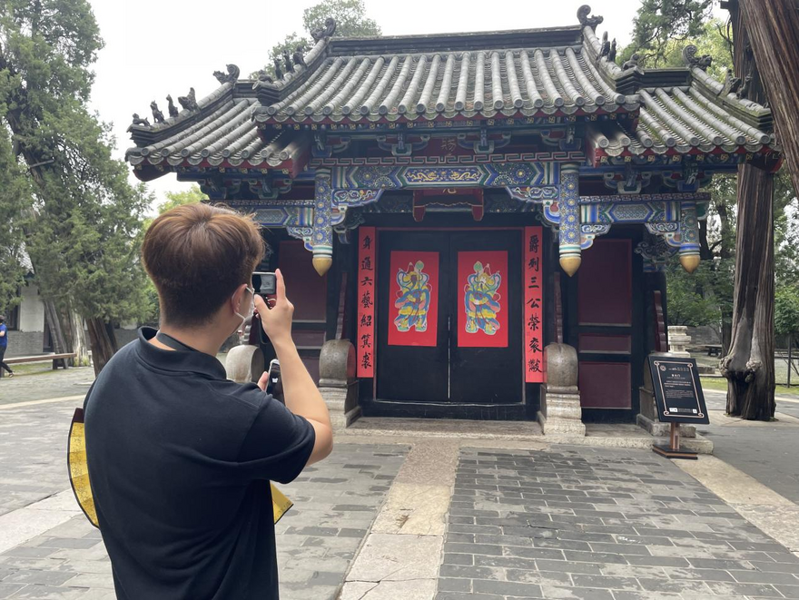 Иностранные друзья во время тура «Ощущение и восприятие Шаньдуна» посетили дом и храм Конфуция_fororder_图片2
