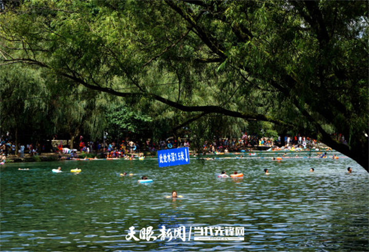 貴陽花溪平橋：市民戲水樂悠悠