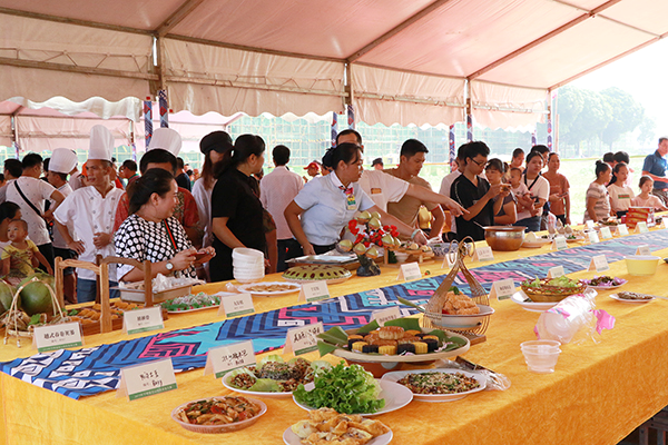 广西宁明县举办花山国际文化旅游美食节
