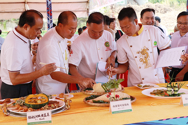 广西宁明县举办花山国际文化旅游美食节