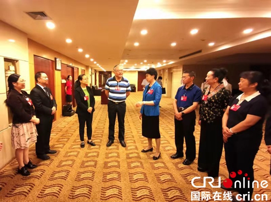 梁惠玲寄语贵州代表团：做好红十字工作让多彩贵州更精彩
