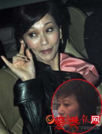 62岁赵雅芝穿制服变空姐 自称服务态度好 赵雅芝62岁素颜照