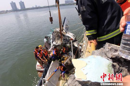 上海金山水上飛機事故致5死 飛機起飛時曾盤旋數次